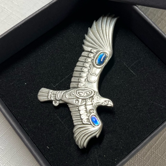 Pewter Eagle Brooch Pin with Blue Accents. Vintage. Stunning - Picture 3 of 6